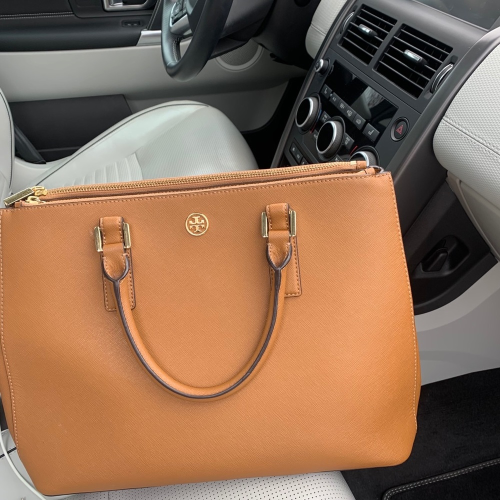✨✨Tory Burch triple compartment tote💕